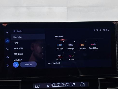 Used 2025 Toyota Sienna XLE FWD image 27