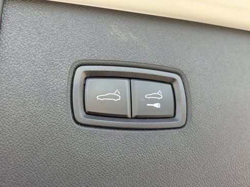 Used 2025 Porsche Cayenne image 8