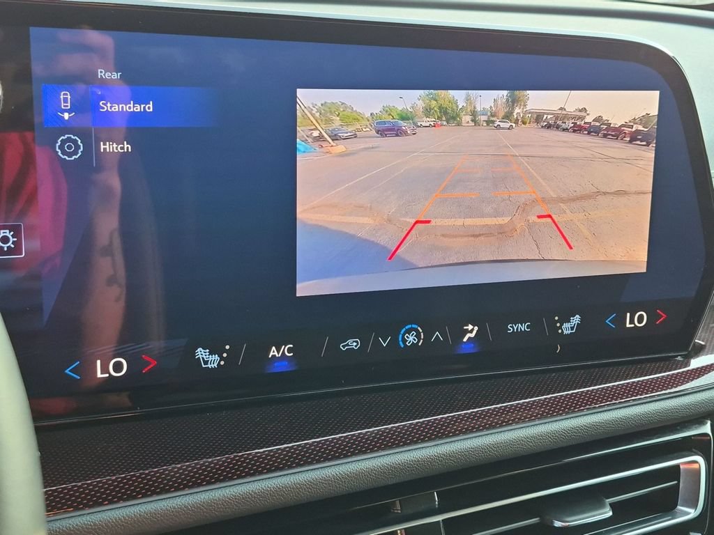 Used 2025 Chevrolet Traverse Z71 AWD/4WD image 25