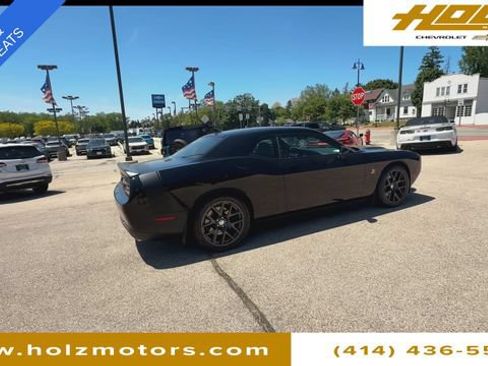 Used 2016 Dodge Challenger R/T Scat Pack w/ Leather Interior Group RWD image 9