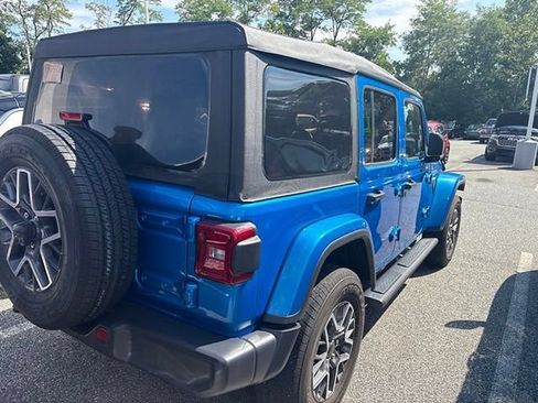 Used 2025 Jeep Wrangler Unlimited Sahara AWD/4WD image 11