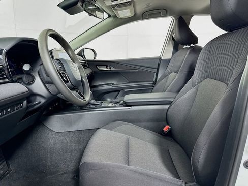 Used 2025 Toyota Camry LE image 10