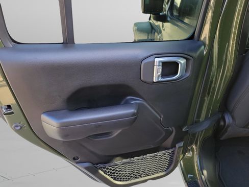 Used 2021 Jeep Gladiator Sport image 27