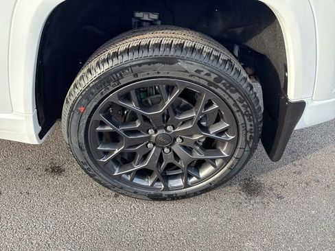 New 2026 Jeep Grand Cherokee Summit image 4