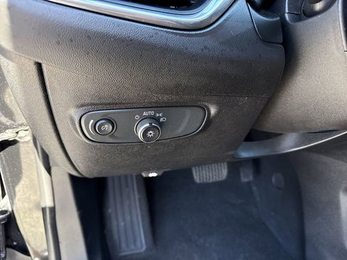 Used 2018 Chevrolet Equinox LT image 17