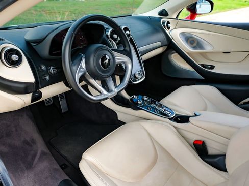 Used 2021 McLaren GT image 3