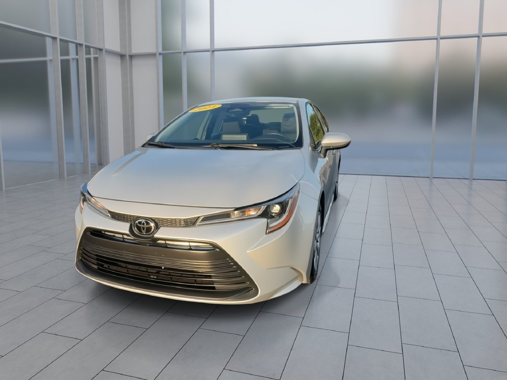 Used 2023 Toyota Corolla LE FWD image 4