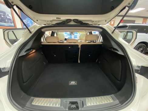 Used 2018 INFINITI QX30 Premium w/ Navigation Package AWD/4WD image 8
