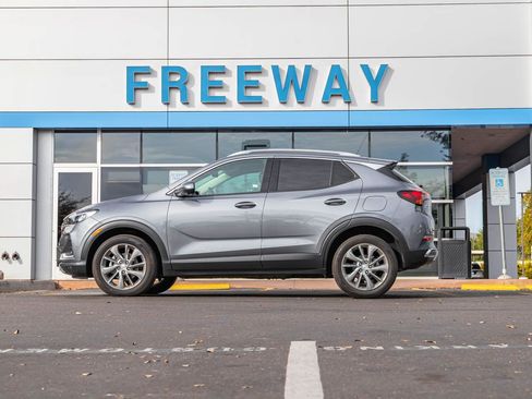 Used 2022 Buick Encore GX Essence w/ Advanced Technology Package AWD/4WD image 2