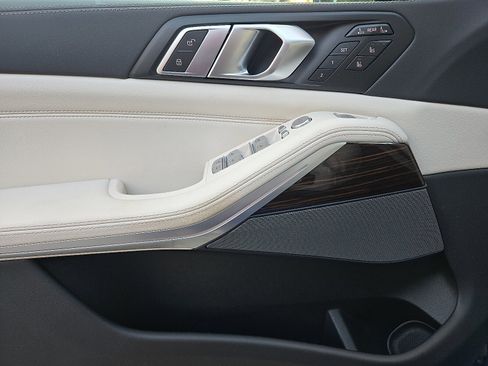 Used 2024 BMW X7 M60i w/ Executive Package image 13