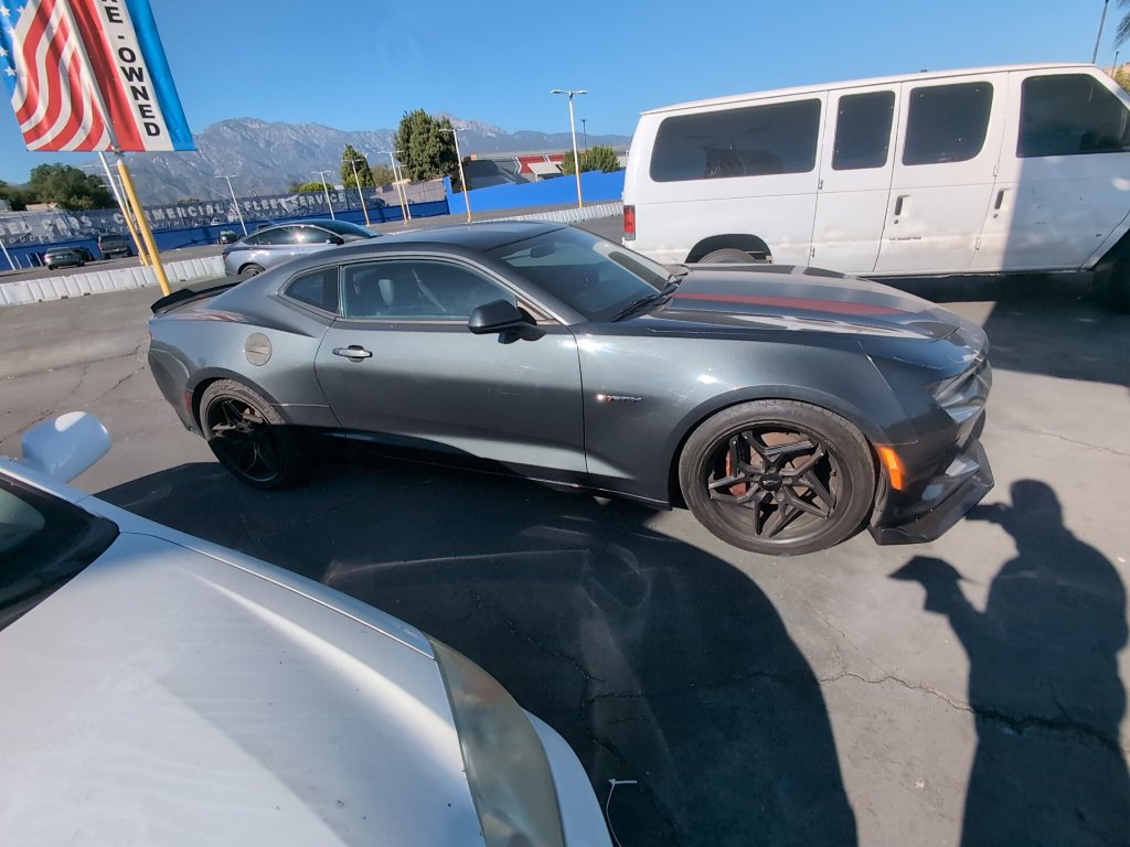 Used 2017 Chevrolet Camaro LT RWD image 5