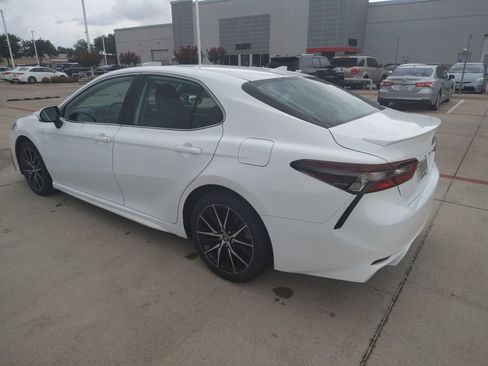 Used 2024 Toyota Camry SE FWD image 7