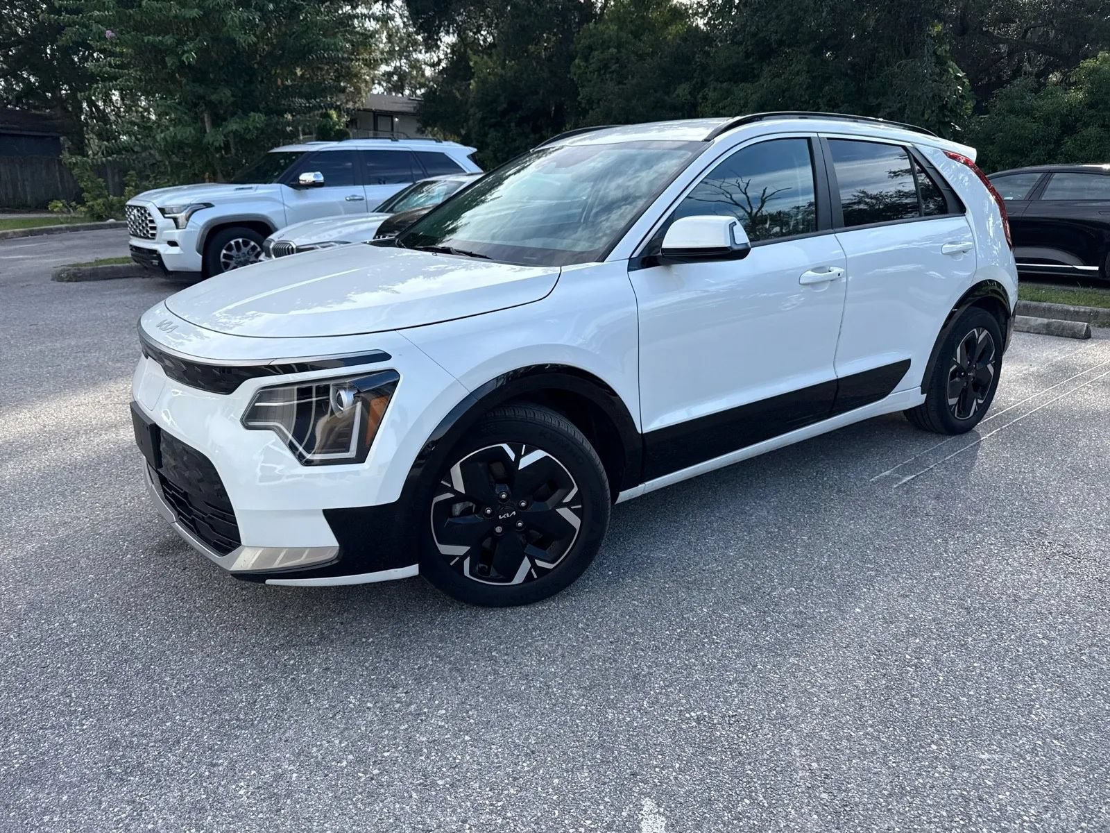 Used 2023 Kia Niro Wind w/ Wind Preserve Package FWD image 3