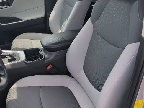 Certified 2022 Toyota RAV4 XLE AWD/4WD image 11