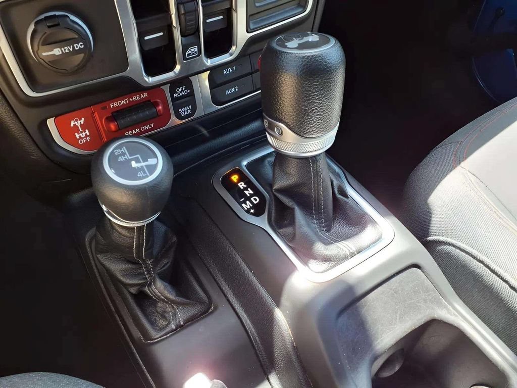 Used 2025 Jeep Wrangler Unlimited Rubicon AWD/4WD image 16