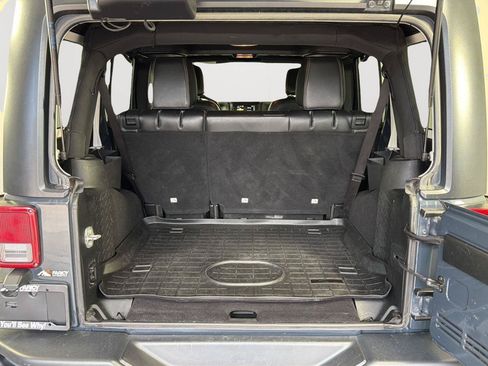 Used 2017 Jeep Wrangler Unlimited Rubicon AWD/4WD image 8