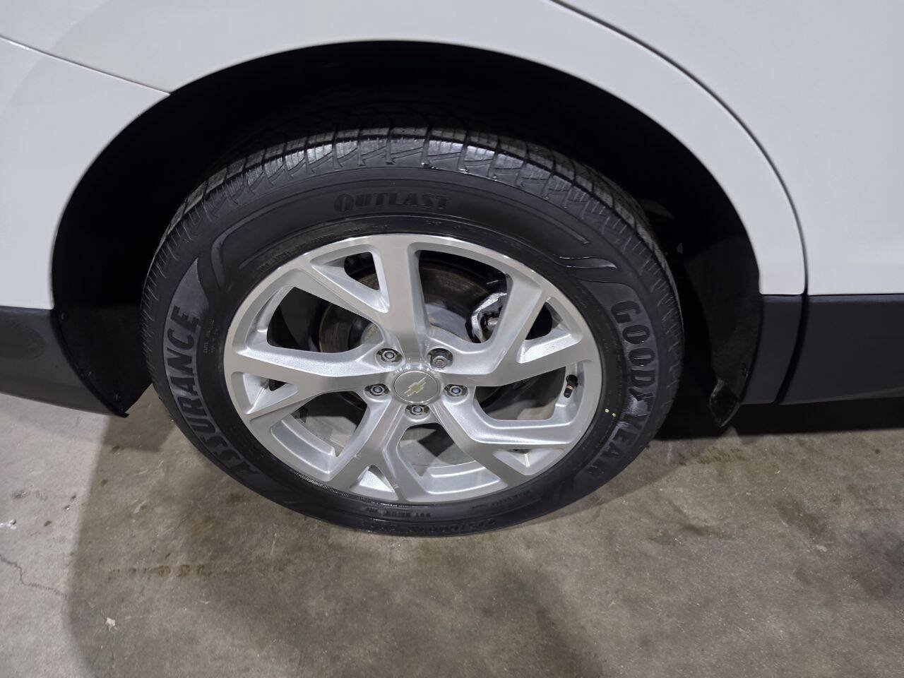 Used 2020 Chevrolet Equinox LT FWD image 20