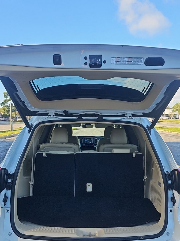 Used 2017 Toyota Highlander XLE FWD image 13