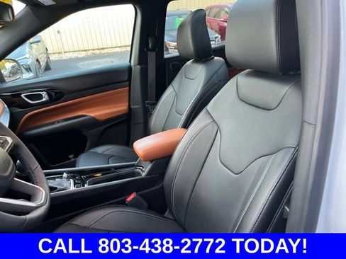 Used 2025 Jeep Compass Limited w/ Elite Group AWD/4WD image 8