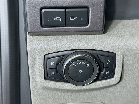 Used 2017 Ford F250 XLT w/ XLT Premium Package AWD/4WD image 10