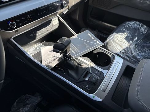 New 2026 Kia Carnival FWD image 17