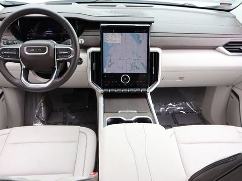 Used 2025 GMC Acadia Denali FWD image 18