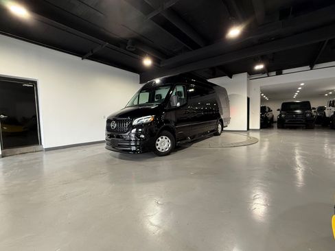 Used 2022 Mercedes-Benz Sprinter 3500 image 5