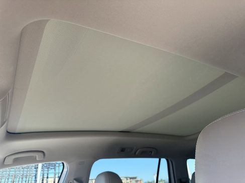 Used 2023 Volkswagen Atlas SE w/ Panoramic Sunroof Package image 8