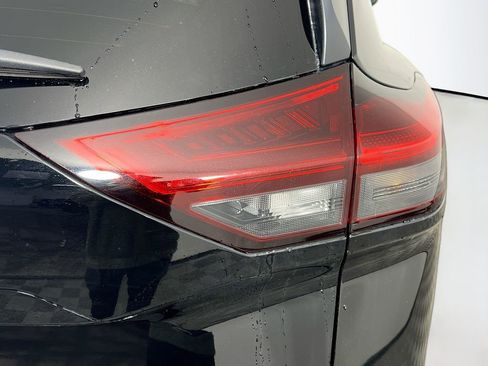 Used 2022 Nissan Rogue SV image 31