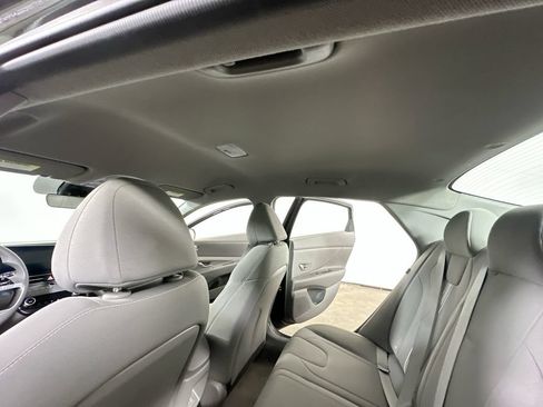 Used 2024 Hyundai Elantra SEL FWD image 13