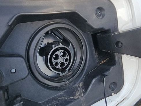 Used 2023 Toyota RAV4 SE image 12