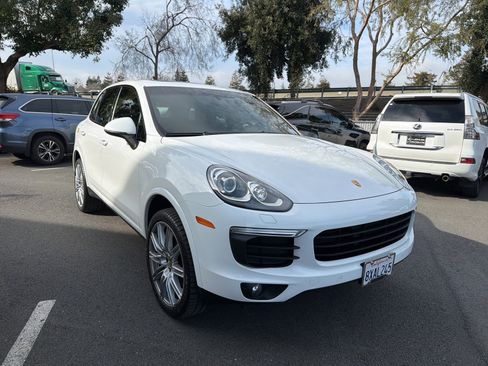Used 2018 Porsche Cayenne Platinum Edition image 1