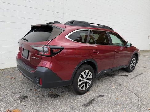 Used 2022 Subaru Outback Premium image 3