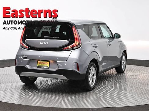 Used 2023 Kia Soul LX w/ Option Group 015 FWD image 5