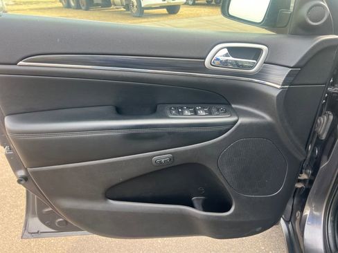 Used 2019 Jeep Grand Cherokee Limited w/ Luxury Group II image 10