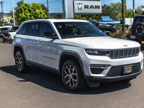 Used 2024 Jeep Grand Cherokee Limited AWD/4WD image 7
