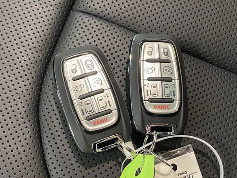 New 2026 Chrysler Pacifica Limited w/ S Appearance Package image 30