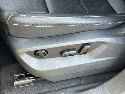 Certified 2023 Volkswagen Atlas SE image 16