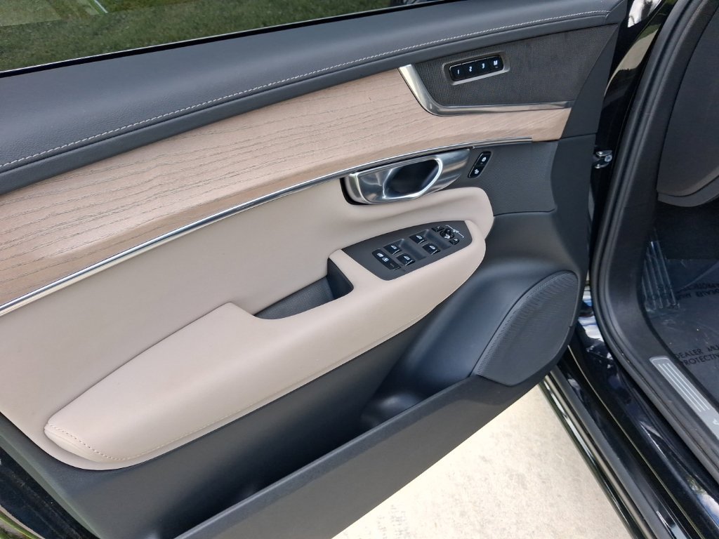 Certified 2025 Volvo XC90 B5 Core w/ Climate Package AWD/4WD image 15