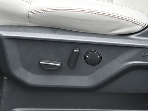 Used 2025 Ford Expedition Active image 10