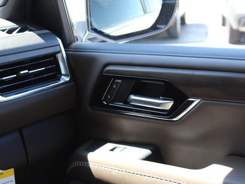 New 2026 GMC Yukon Denali Ultimate AWD/4WD image 28