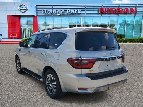 Used 2023 Nissan Armada SL w/ Captain's Chairs Package image 3