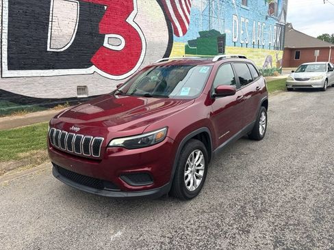 Used 2020 Jeep Cherokee Latitude FWD image 2