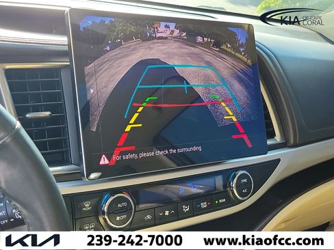 Used 2019 Toyota Highlander XLE FWD image 34