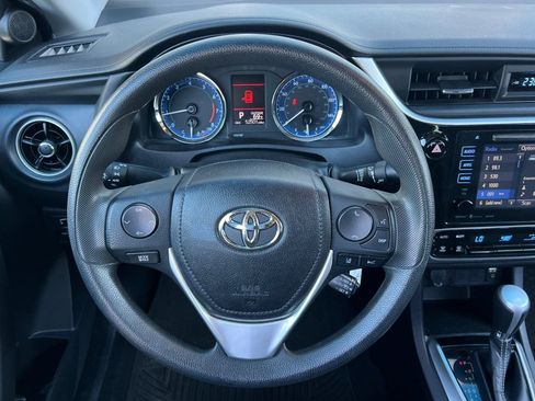 Used 2018 Toyota Corolla LE FWD image 17