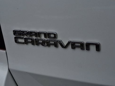 Used 2013 Dodge Grand Caravan SXT w/ UConnect Hands-Free Group image 11