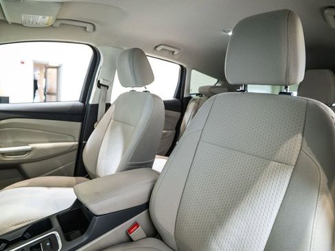 Used 2017 Ford Escape SE w/ Equipment Group 201A image 6