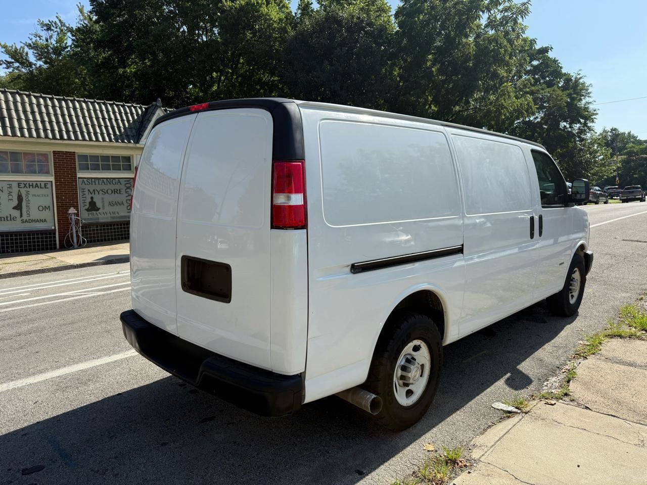 Used 2017 Chevrolet Express 2500 RWD image 5