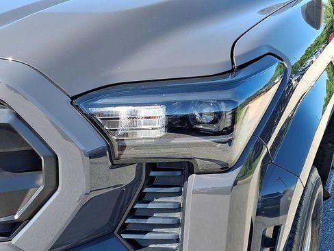Certified 2025 Toyota Tacoma SR5 AWD/4WD image 9