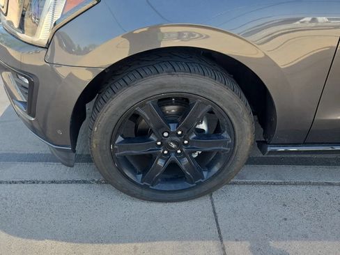 Used 2019 Ford Expedition Limited w/ Equipment Group 303A AWD/4WD image 14